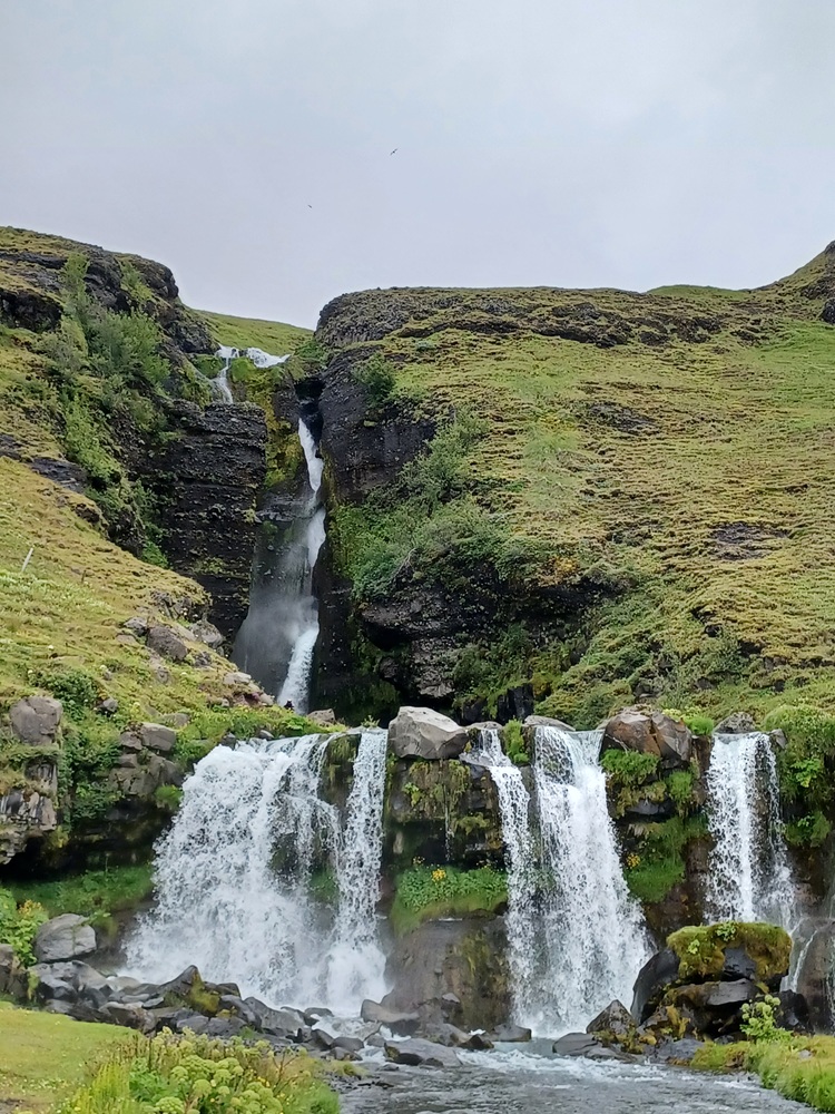 Gluggafoss waterfull full view